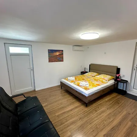 Jackie House Varna-3