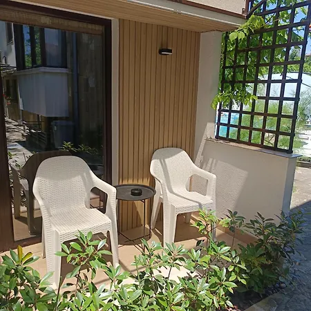 Guest House Yanita-3