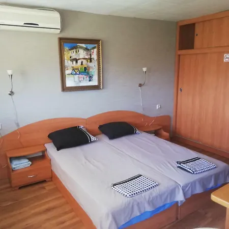 Guest House Delphini-3